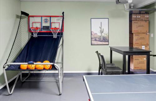 Game Room Resort Pool HotTub Modern Desert Oasis - Foto 5