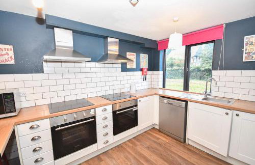 Spacious 7 Bedroom Budget Apartment in Headingley - Photo 19