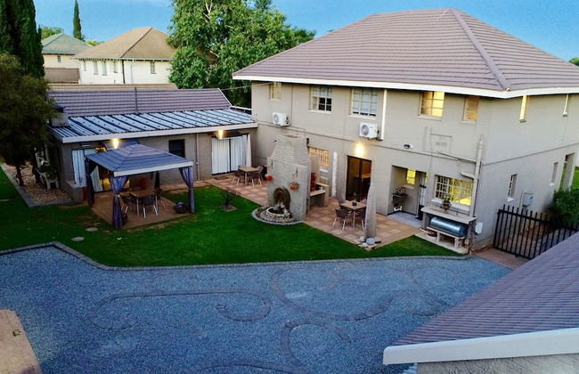 Modern Goldfields Apartments - Photo 17