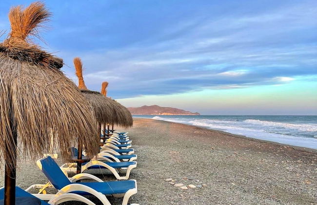 Sunlit Villa Near Golf - Foto 39