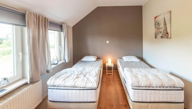 Detached House with Sauna & Hot Tub near Ski Resort & Nature Park - Photo 4, Chambre