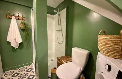 L'Expédition - By BEST KEYS - Expérience Unique - Déco Immersive - Lit Queen Size & Canapé Convertible - Centre Ville - Smart TV - Machine à Café Nespresso - Netflix & WiFi ILLIMITÉ - Check-in Autonome - Parking Gratuit - Foto 16