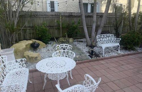 King Bed Downtown Courtyard Apt - Foto 2