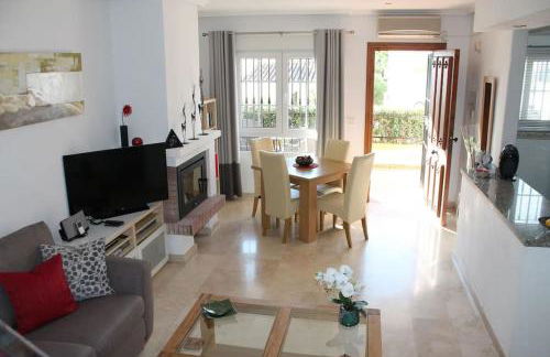 Fabulous 3 bedroom Townhouse located within Villa Martin - Foto 7