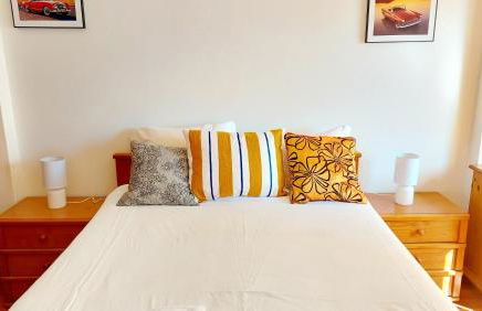 Enjoy Lisbon Cascais Sintra 1200 metres to metro blue line Sintra Rail line Free Parking - Photo 18