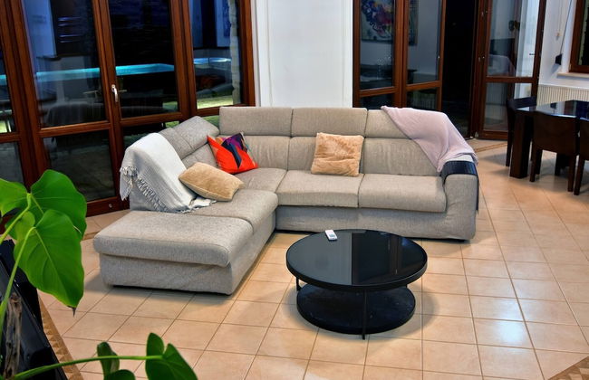 Incredible Large Villa In Paphos Sleeps 14 Children Pool, Jacuzzi, Huge Garden - Foto 19