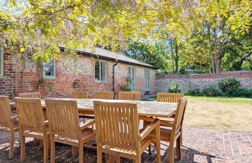 Shires Barn Farmhouse - Westbourne - Photo 33