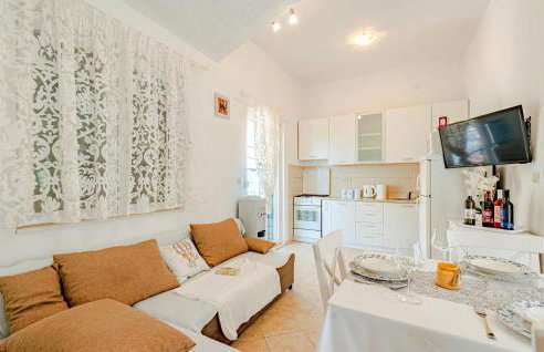 2 Bedroom Stunning Apartment In Osobljava - Foto 4