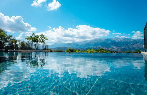 Villa Recluso-3 bd luxury country villa, huge heated pool with hydromassage, individual bbq & large yard, mountain view - Photo 44