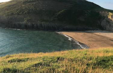 Bryntivy - a cheerful stone cottage close to beach - Foto 8