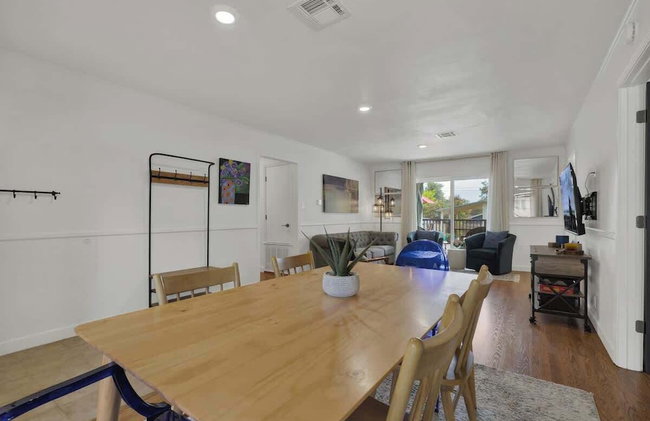 Elegant and Stylish Glenmoor Abode - 5 min to Town - Foto 27