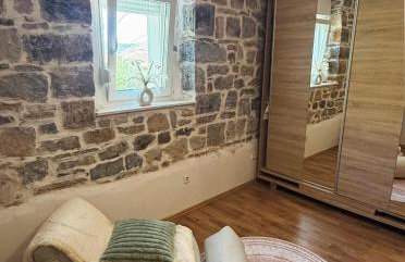 Villa with stunning Mountain Views and Authentic Croatian Stone House near Split and Sea - Photo 8