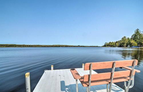 Lake Livin Cozy Cabin with Dock, Bar, 2 Kayaks - Foto 24