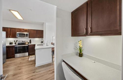 Chic 1BR Frisco Stay, King & Sofa, Pool & Gym - Foto 21