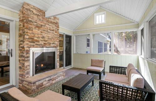 Impressive Dual Woods and Lake Homes That Sleep 32 - Foto 14