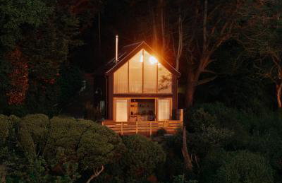 1-bed luxury seafront cabin in heart of Newlyn, Mousehole - Photo 1