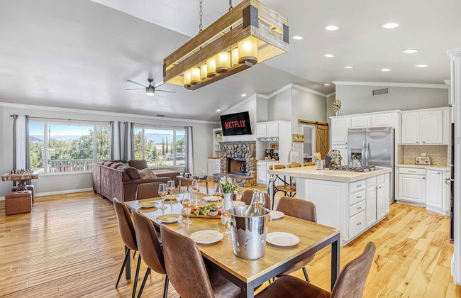 Temecula Wine Country Home w/ Pool, Hot Tub, Game Room & Vineyard Views - Foto 8