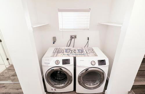 Cozy 3 BR Townhouse with Balcony - Photo 54