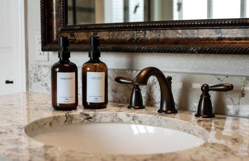 Iron & Ivy 5BR5BA Sleeps 12 - Foto 29