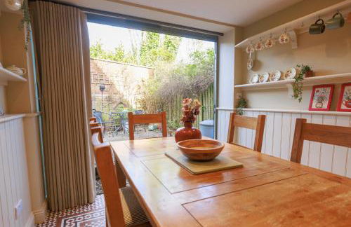 Jackdaw Cottage-Beautiful Cottage, Town Centre - Photo 6