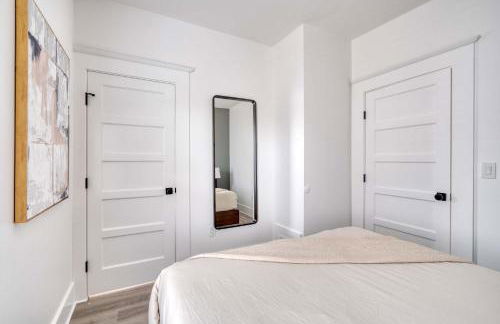 Eclectic 2BR - Victorian Charm - Steps to Fun - Photo 18