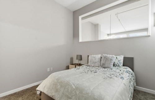 Luxury Downtown Cityview Suite Skywalk Access and Free Garage Parking - Foto 26