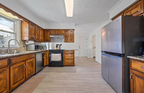 2 Story Home With Sunroom & Cozy Deck Close To KSU - Foto 19