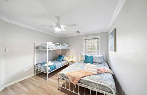 Sprawling estate with private pool and game room and guest house - Foto 12