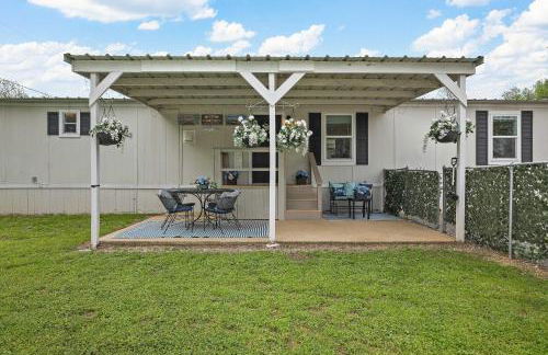 Near Water Lake Dallas Home with Furnished Patio! - Foto 21