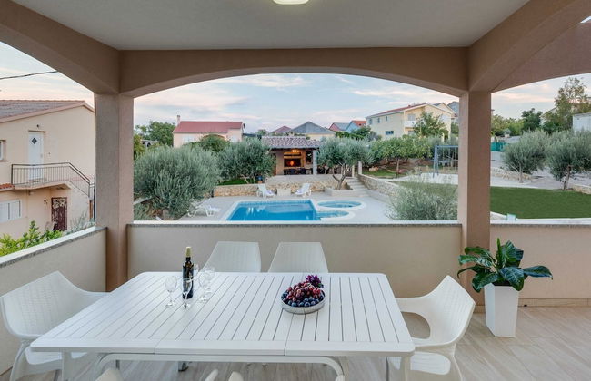 Spacious Holiday Home With Swimming Pool - Foto 21