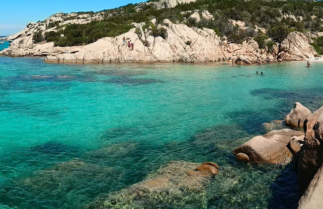 Paseo en lancha por Tavolara y Punta Coda Cavallo - Foto 1