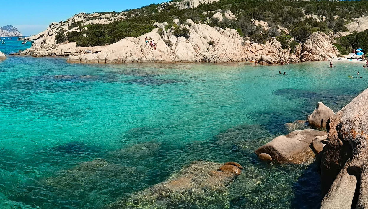 Giro in gommone a Tavolara e Punta Coda Cavallo