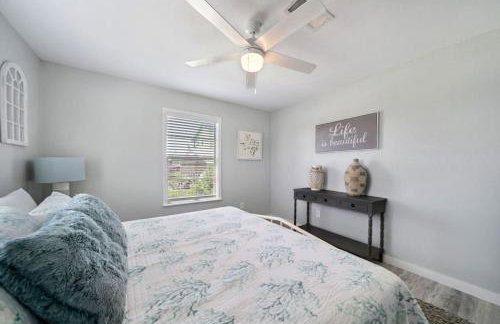 Cozy and charming getaway with deck, close to beach - Foto 18