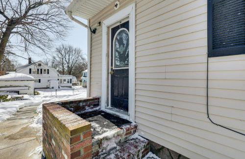Walk to DW Field Park! Spacious Home with Deck - Foto 26