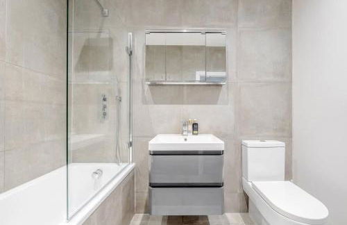 Stylish 3-floor 3bed home with garden near river - Foto 58