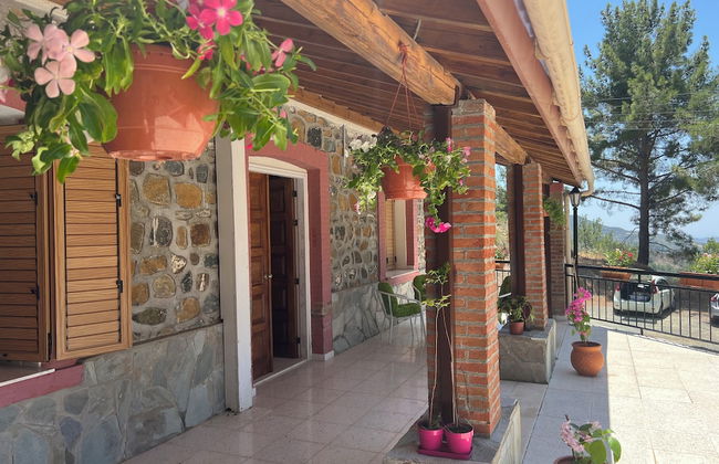 Charming Villa in Pano Platres, Cyprus - Your Home Away From Home - Foto 1