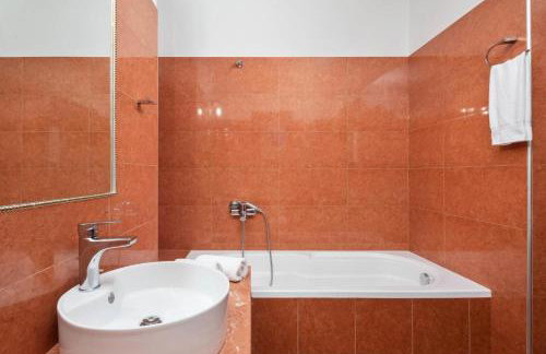 Anna Nissaki - Photo 37