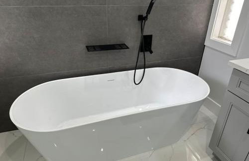 Cozy 2 BR Waterfront home with Heated Pool - Foto 26