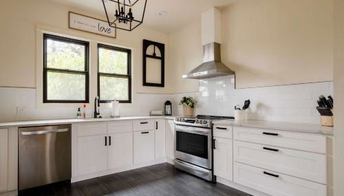 Charming SE Home - Farmhouse Style - Remodeled - Photo 4