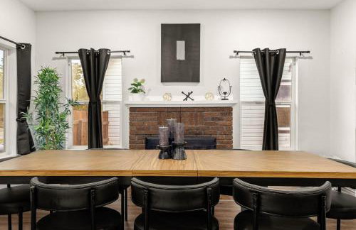 Spacious Retreat with Pool & Hot Tub - 10 Minutes to Downtown - Foto 39