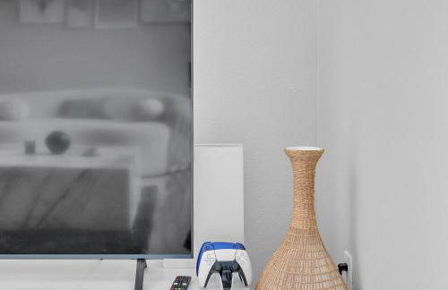 High Ceilings 3BR with Loft-2 Baths Pool & Jacuzzi - Foto 7