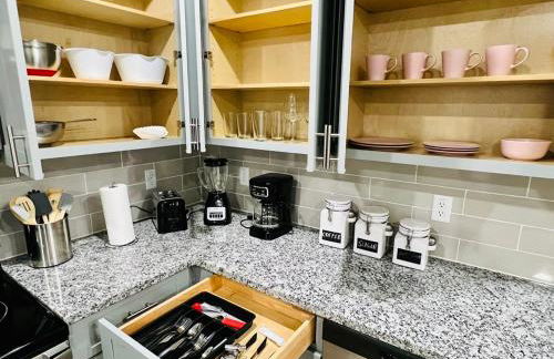 Apt 2 Bedrooms 2 Full Baths FREE Parking & FREE Laundry in Unit - Foto 15