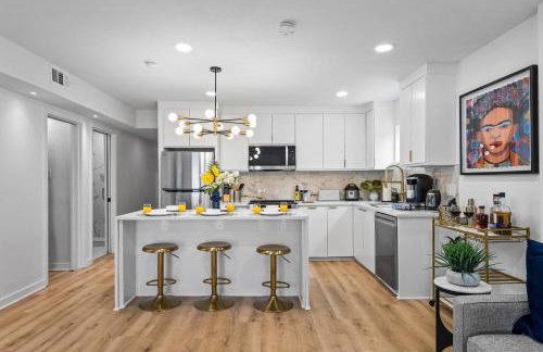 Chic 2BR flat with fireplace & gated parking - Foto 11