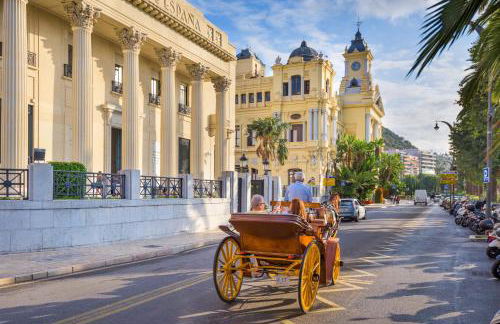 Malaga Centre Apartment with Parking - Photo 28