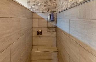 Cozy Home, Hot Tub, Dock, Kayaks, Swimming & More! - Photo 40