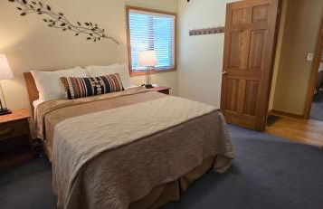 Tall Pines- 5-bedroom 3-bath with hot tub and more! - Foto 29