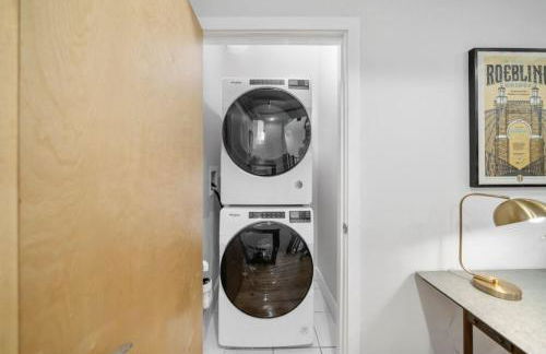 Huge Retrea w Rooftop Deck Stay At Farmers Market - Foto 46