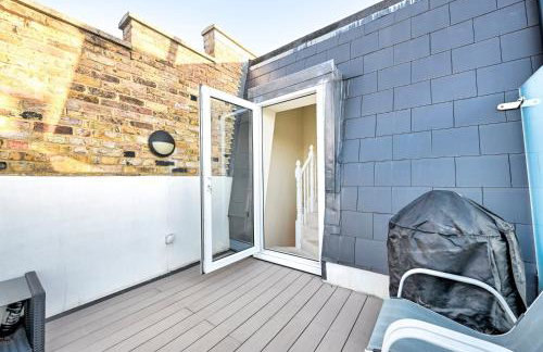 Modern 2BR Apartment for Contractors, Balcony & Fast Wi-Fi, W6 - Foto 60