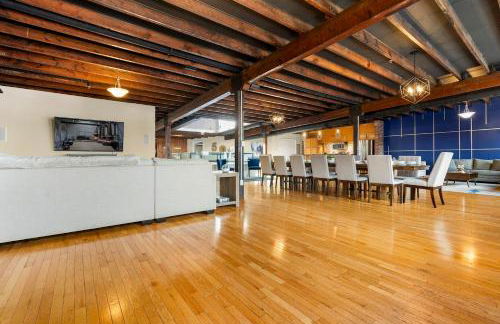 KING Penthouse Sleep8 4Bed 3BR 2BA Swepson Loft - Foto 28