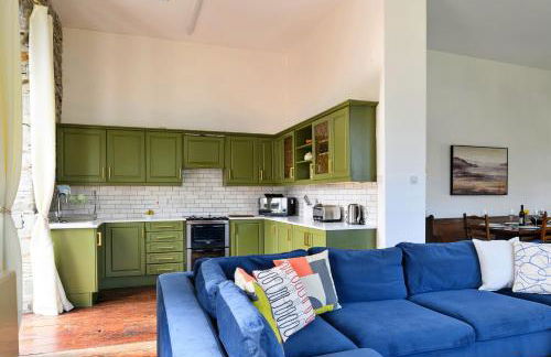 Finest Retreats - Luxury Converted Chapel with Hot Tub & Games Room - Photo 4